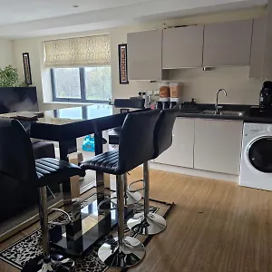 Apartment Kakra's Place With Free Secure Parking, York